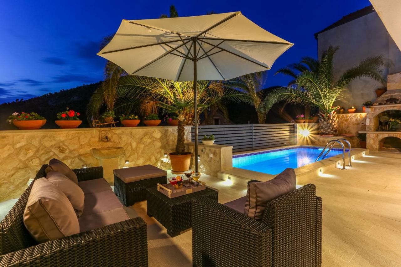 Villa Capitis In The Center Hvar Town Exteriör bild